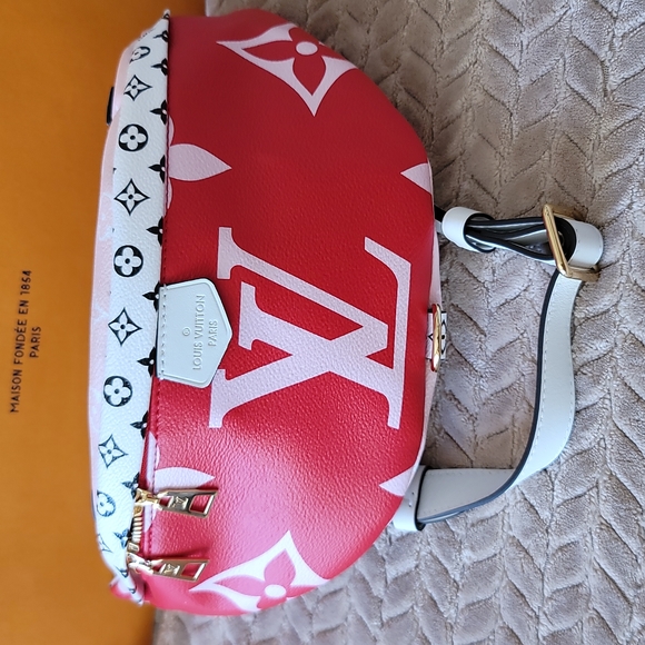 Louis Vuitton Giant Monogram Red Bumbag, Waist Bag Canvas Limited Edition - Picture 3 of 17